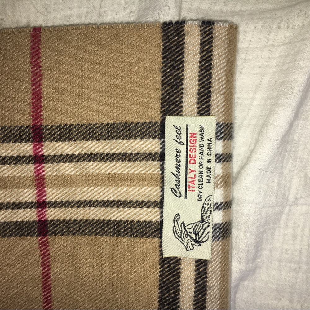 *SOLD* Cashmere feel scarf - Picture 6 of 7